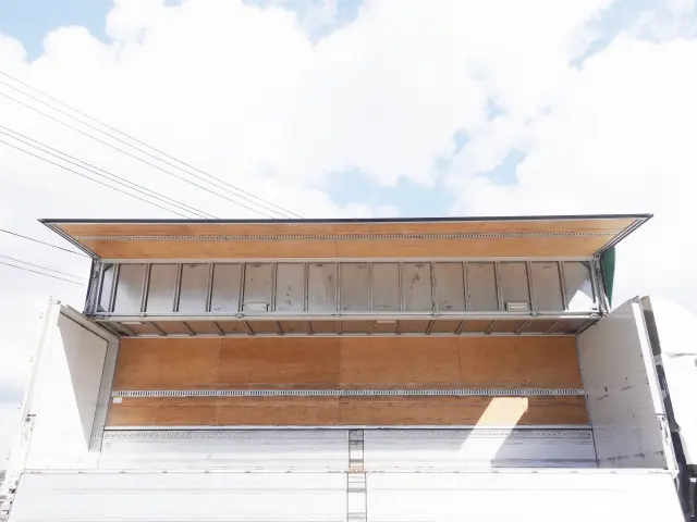 いすゞ ギガ 2PG-CYJ77C(8x4)の写真16