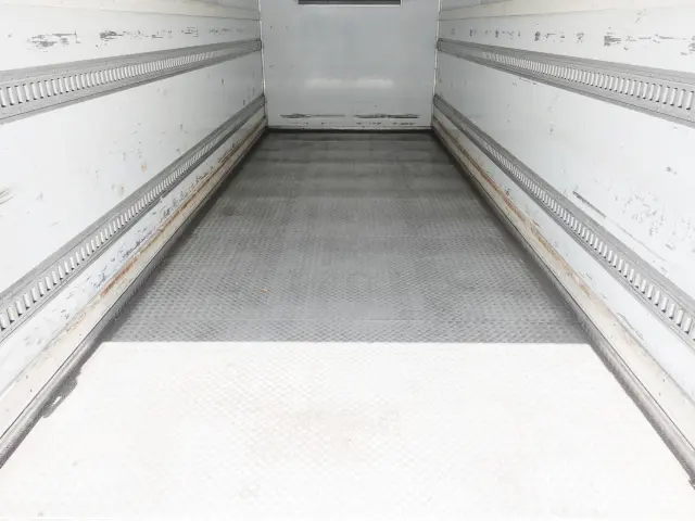 いすゞ フォワード TKG-FRR90S2(2WD)の写真18