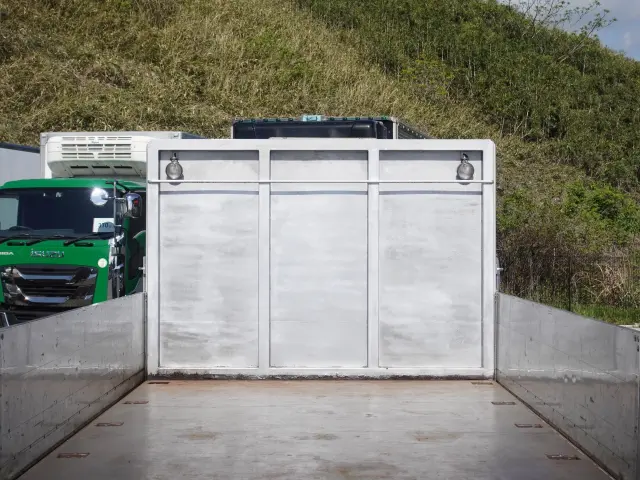 三菱 ファイター QKG-FK62FZ(2WD)の写真15