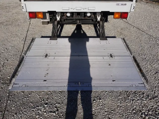 いすゞ フォワード TKG-FRR90T2(2WD)の写真9