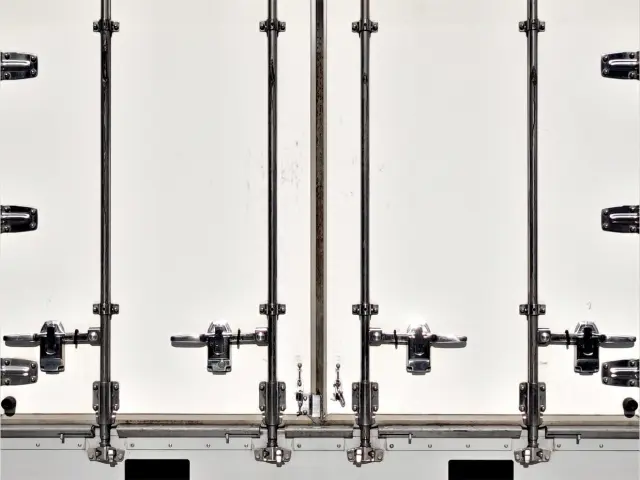 UD クオン QPG-CG5ZE(8x4)の写真14