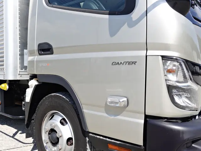 三菱 キャンター 2RG-FEB90(2WD)の写真6