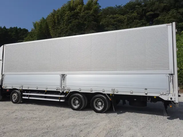 いすゞ ギガ QKG-CYJ77B(8x4)の写真8