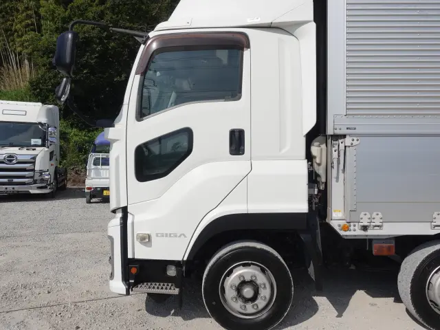 いすゞ ギガ QKG-CYJ77B(8x4)の写真10