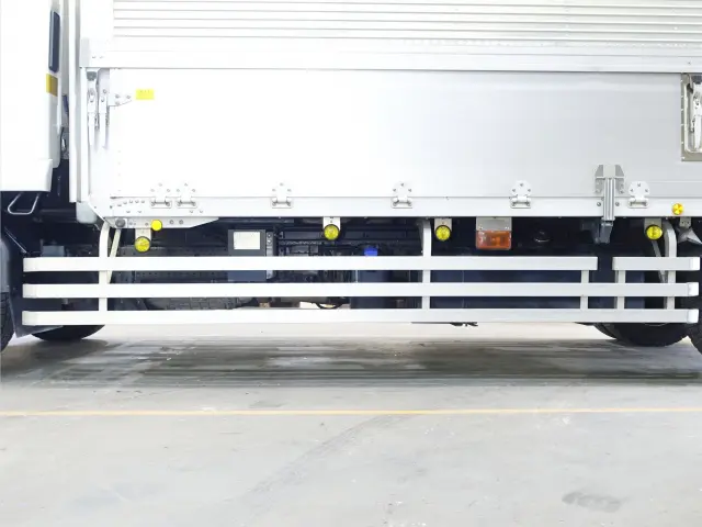 いすゞ フォワード LKG-FTR34S2(2WD)の写真15