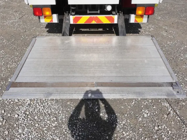 いすゞ フォワード SKG-FRR90S2(2WD)の写真16