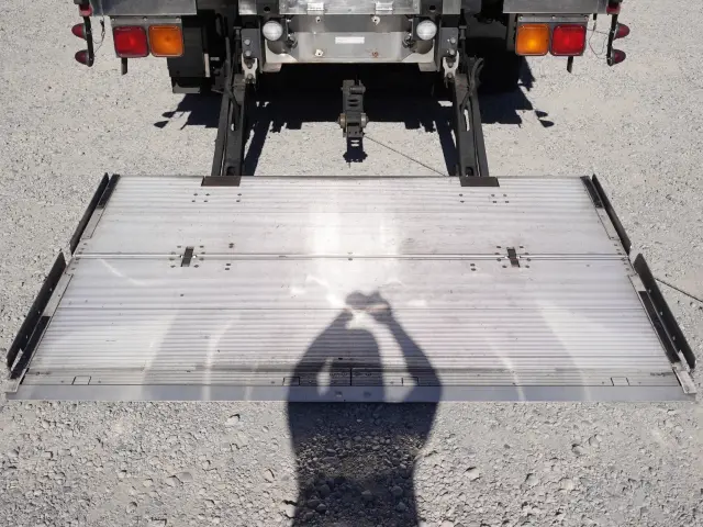 いすゞ ギガ QKG-CYL77A(2WD)の写真11