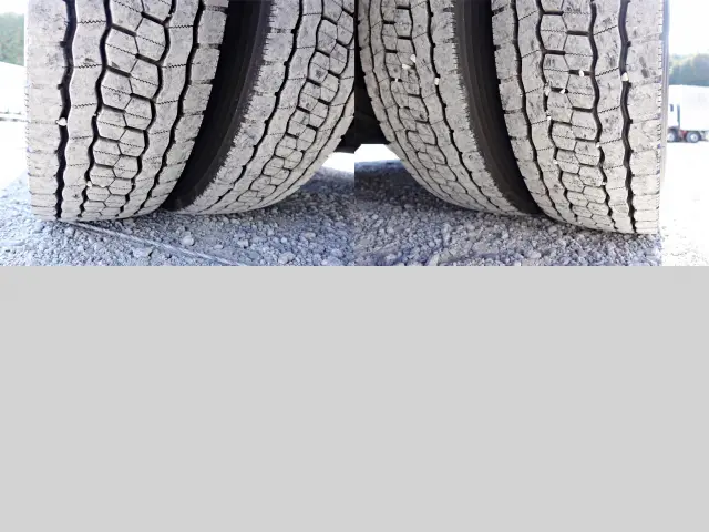 いすゞ ギガ QKG-CYL77A(2WD)の写真14