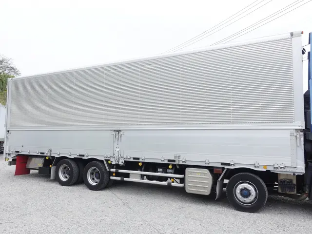 いすゞ ギガ QPG-CYJ77B(8x4)の写真5