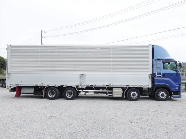 いすゞ ギガ QPG-CYJ77B(8x4)の写真6