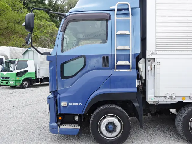 いすゞ ギガ QPG-CYJ77B(8x4)の写真10