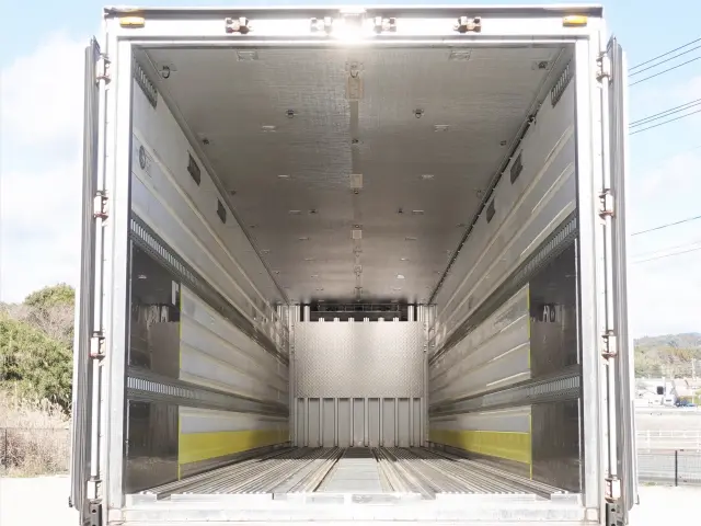 日野 プロフィア QKG-FR1EXBJ(6x2)の写真16