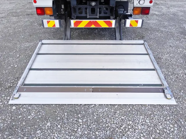 いすゞ フォワード TKG-FRR90S2(2WD)の写真15