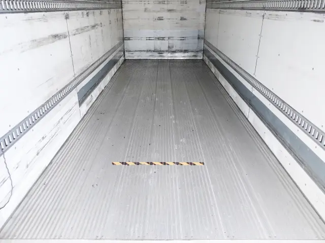 いすゞ フォワード TKG-FRR90S2(2WD)の写真16