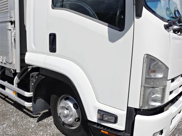 いすゞ フォワード SKG-FRR90T2(2WD)の写真6