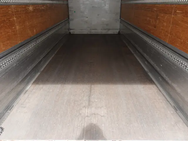 いすゞ フォワード SKG-FRR90T2(2WD)の写真16