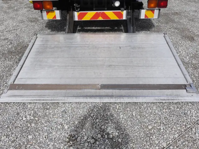 いすゞ フォワード SKG-FRR90T2(2WD)の写真17