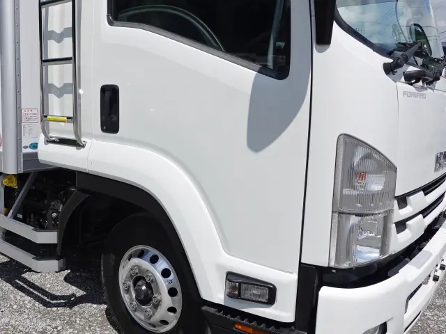 いすゞ フォワード 2RG-FRR90T2(2WD)の写真6