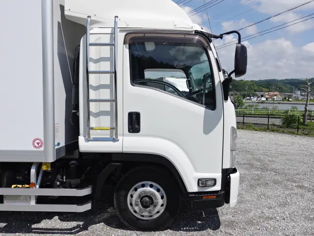いすゞ フォワード 2RG-FRR90T2(2WD)の写真7