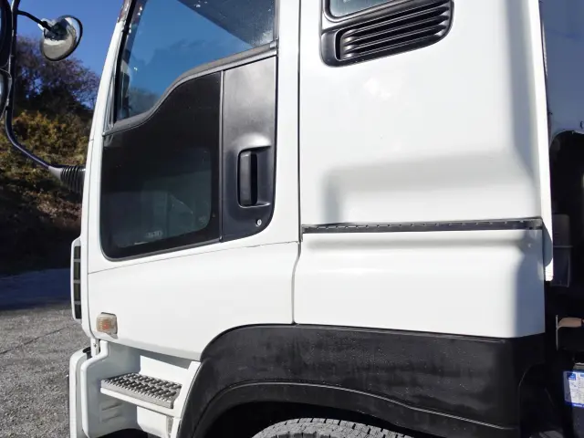 いすゞ ギガ QKG-EXD52AD(2WD)の写真13