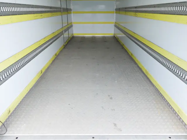 いすゞ フォワード 2RG-FRR90T2(2WD)の写真22