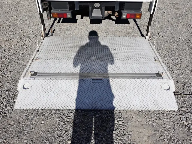 三菱 キャンター 2TG-FBA00(2WD)の写真15