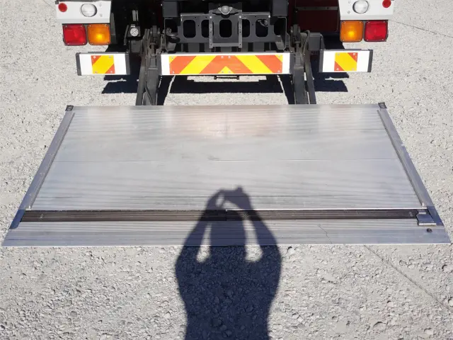 いすゞ フォワード 2PG-FRR90S2(2WD)の写真11