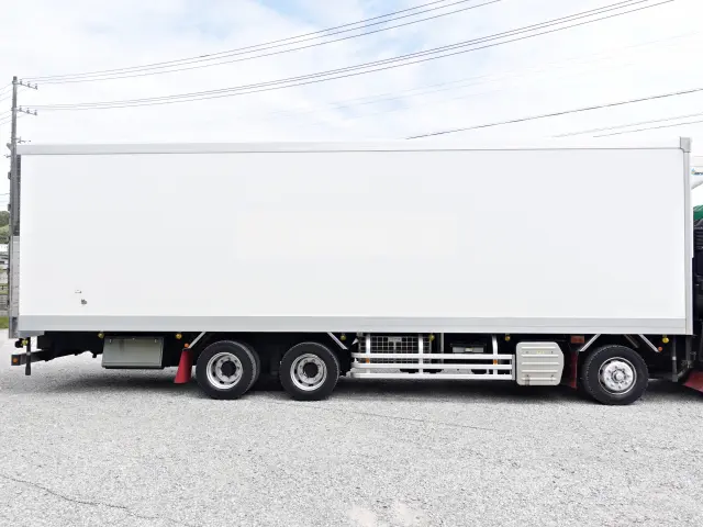 いすゞ ギガ QKG-CYJ77B(8x4)の写真5