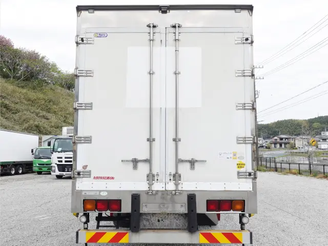 いすゞ ギガ QKG-CYJ77B(8x4)の写真7