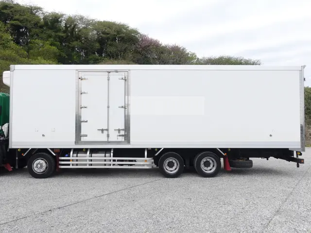 いすゞ ギガ QKG-CYJ77B(8x4)の写真8