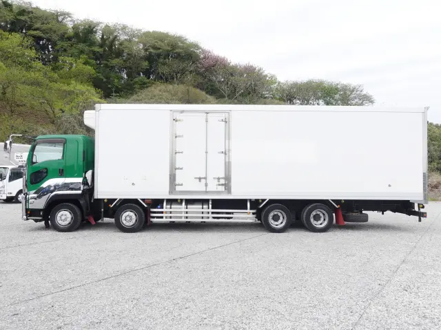 いすゞ ギガ QKG-CYJ77B(8x4)の写真9
