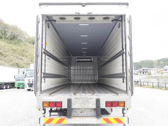 いすゞ ギガ QKG-CYJ77B(8x4)の写真11