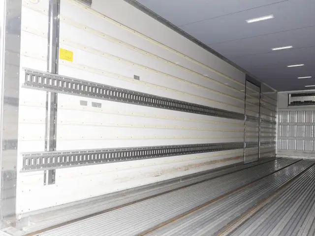 いすゞ ギガ QKG-CYJ77B(8x4)の写真12