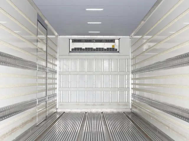 いすゞ ギガ QKG-CYJ77B(8x4)の写真14