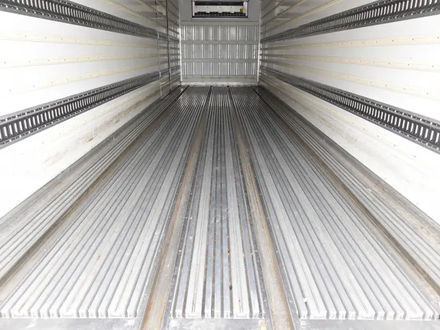 いすゞ ギガ QKG-CYJ77B(8x4)の写真15