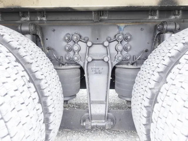 いすゞ ギガ QKG-CYJ77B(8x4)の写真22