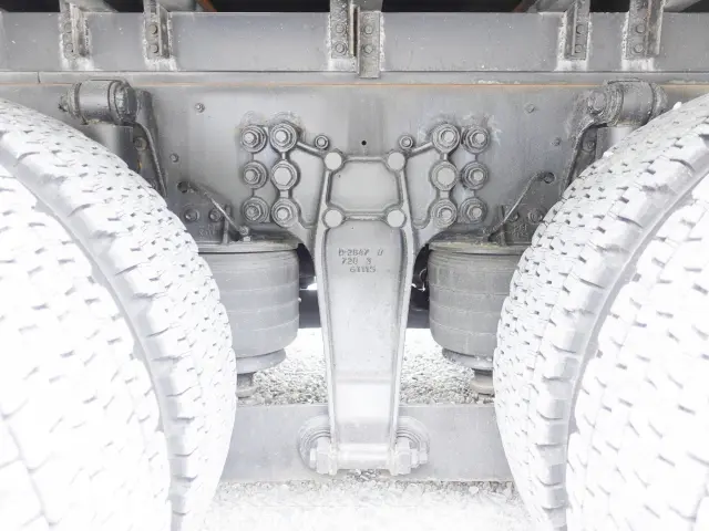 いすゞ ギガ QKG-CYJ77B(8x4)の写真24