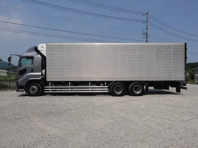 いすゞ ギガ 2PG-CYL77CZ(6x2)の写真10