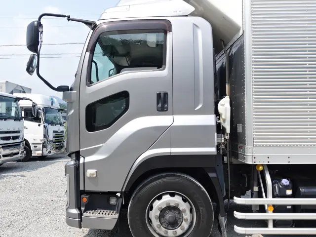 いすゞ ギガ 2PG-CYL77CZ(6x2)の写真11