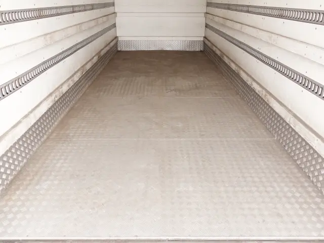 三菱 ファイター QKG-FK62FZ(2WD)の写真11