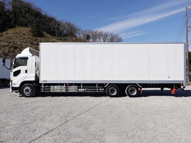 いすゞ ギガ 2PG-CXY77DJ(6x4)の写真14