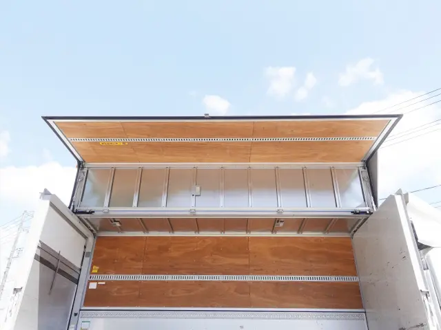 いすゞ フォワード 2RG-FRR90T2(2WD)の写真16