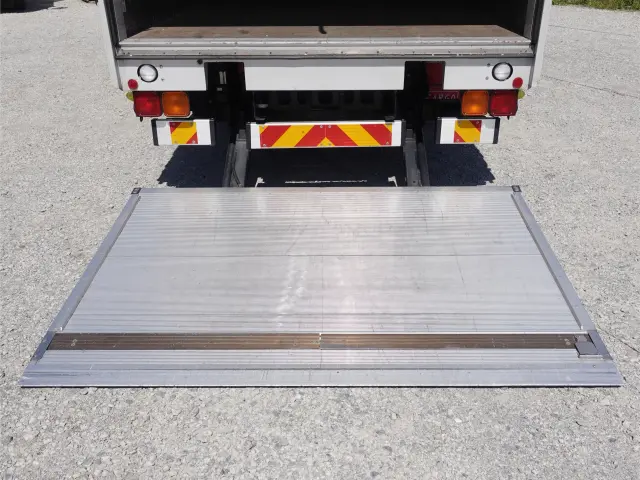 いすゞ フォワード 2RG-FRR90T2(2WD)の写真18