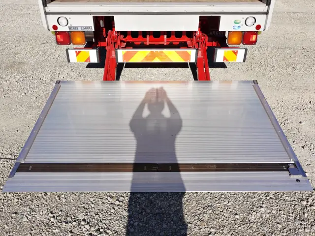 いすゞ フォワード 2RG-FRR90S2(2WD)の写真15