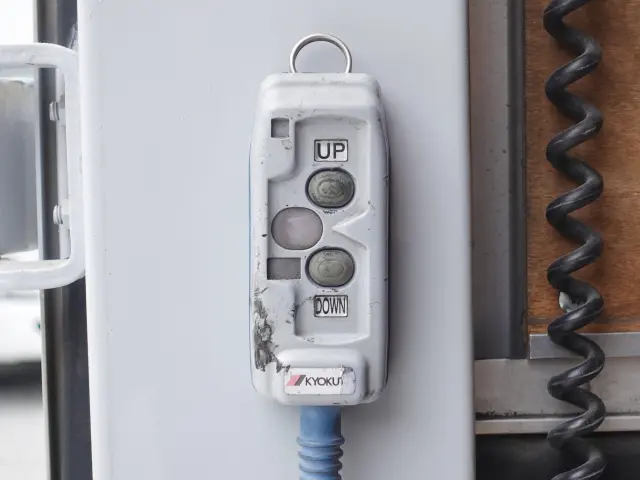 いすゞ フォワード TKG-FRR90T2(2WD)の写真17