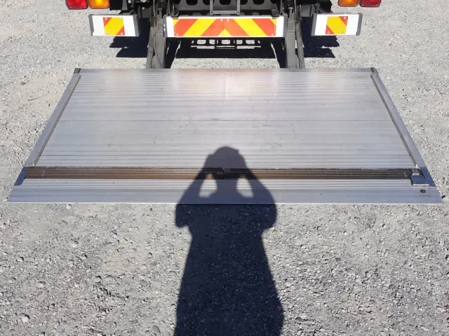 いすゞ フォワード TKG-FRR90S2(2WD)の写真11