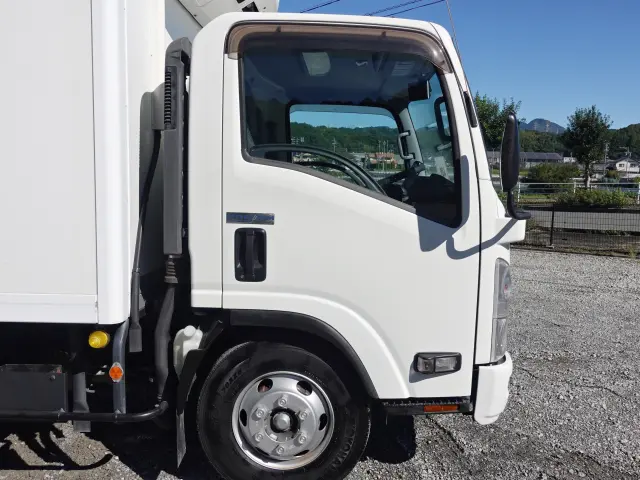 いすゞ エルフ 2RG-NPR88YN(2WD)の写真4
