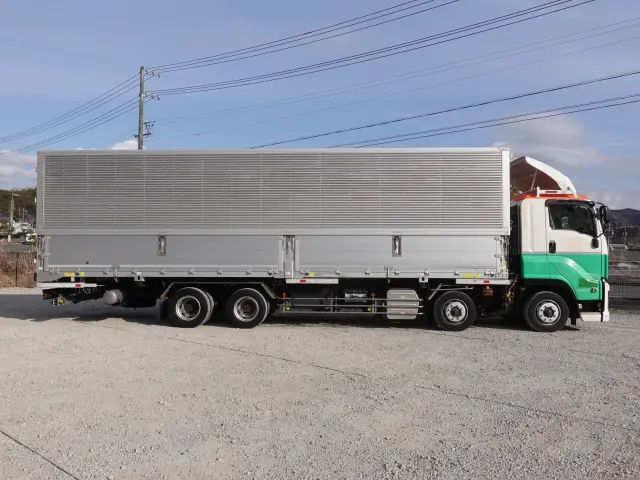 いすゞ ギガ QPG-CYJ77BA(8x4)の写真5