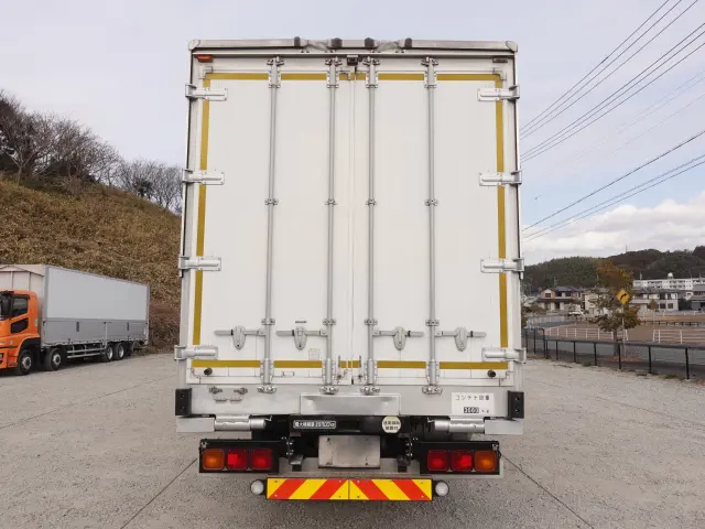 いすゞ ギガ QPG-CYJ77BA(8x4)の写真6