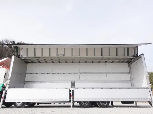 いすゞ ギガ QPG-CYJ77BA(8x4)の写真10